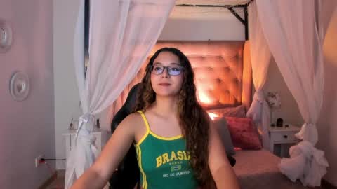 Snapshot of alexis_scott__ chatting on 05-26-26, 04:08 alexis_scott__ online show from 05-26-26, 04:08