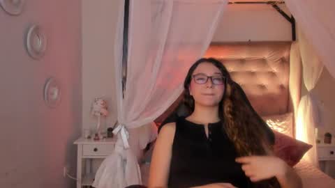 Snapshot of alexis_scott__ chatting on 06-11-26, 04:32 alexis_scott__ online show from 06-11-26, 04:32
