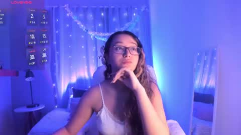 Snapshot of alexis_scott__ chatting on 06-25-26, 02:10 alexis_scott__ online show from 06-25-26, 02:10