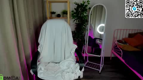 Snapshot of alexisl0ve chatting on 02-13-26, 12:06 Alexis Mon Tue Wed Thu Fri 7 GMT 0100am-0700am online show from 02-13-26, 12:06