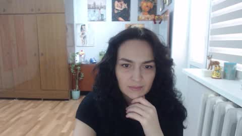 Snapshot of alexismillers chatting on 10-06-25, 09:29 AlexisMillers online show from 10-06-25, 09:29