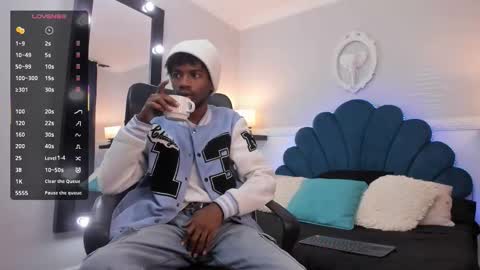 Alex Jaccob online show from 10-25-25, 01:18