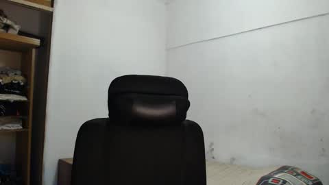 Snapshot of alexriversx chatting on 05-12-26, 03:20 Alexander online show from 05-12-26, 03:20