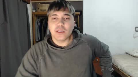 Snapshot of alexriversx chatting on 05-19-26, 04:57 Alexander online show from 05-19-26, 04:57