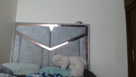 alex y luisa online show from 11-25-25, 03:34