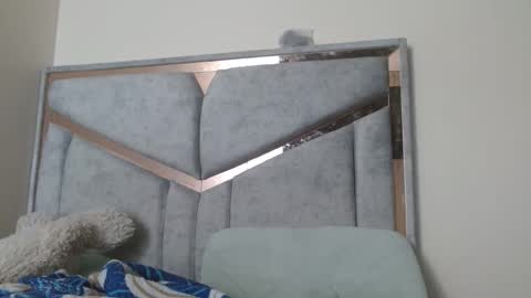 alex y luisa online show from 12-15-25, 01:48