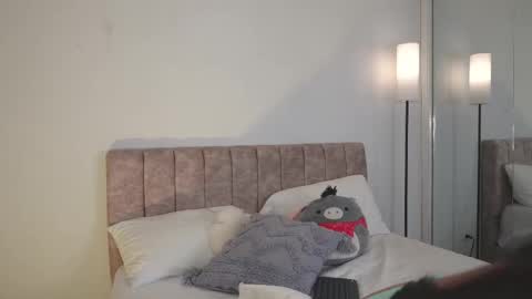 Snapshot of alexxa_dz chatting on 02-17-26, 05:26 online show from 02-17-26, 05:26