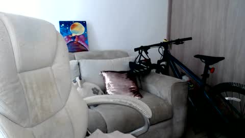 alexyferrer1 online show from 06-12-26, 04:17