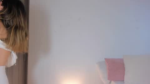 Snapshot of ali_elly chatting on 06-18-26, 11:14 Hailey online show from 06-18-26, 11:14