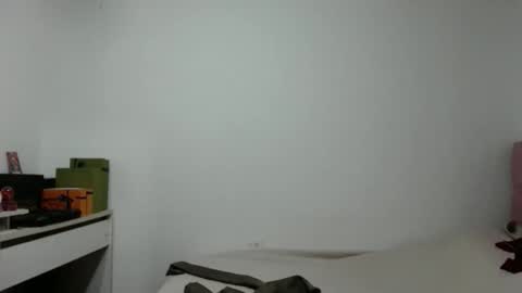 Snapshot of alia054 chatting on 04-18-26, 12:31 Alia online show from 04-18-26, 12:31