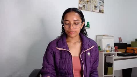 Snapshot of alia054 chatting on 04-25-26, 02:14 Alia online show from 04-25-26, 02:14