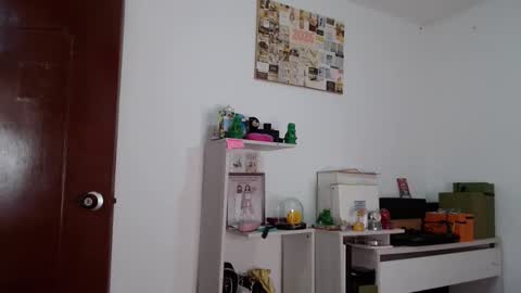 Snapshot of alia054 chatting on 05-12-26, 12:57 Alia online show from 05-12-26, 12:57
