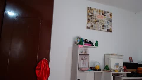 Snapshot of alia054 chatting on 05-13-26, 12:57 Alia online show from 05-13-26, 12:57