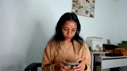 Snapshot of alia054 chatting on 05-14-26, 02:57 Alia online show from 05-14-26, 02:57