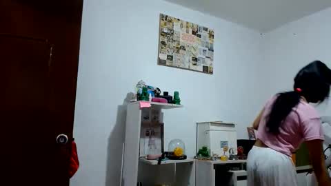 Snapshot of alia054 chatting on 05-22-26, 11:16 Alia online show from 05-22-26, 11:16