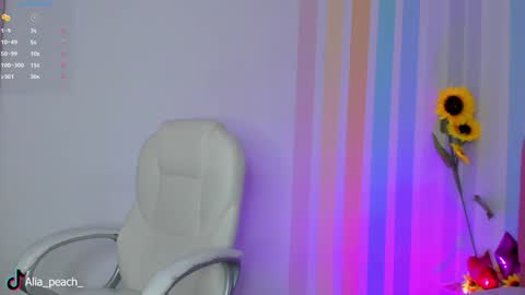Snapshot of alia_peach_ chatting on 12-29-24, 05:10 Alia online show from 12-29-24, 05:10