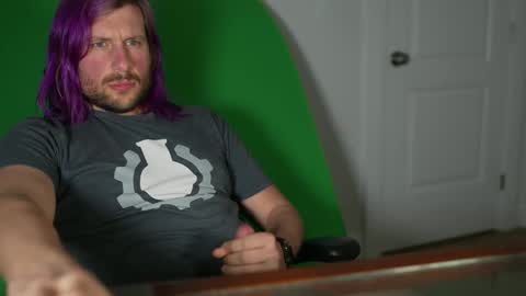 Snapshot of alibastersword chatting on 02-18-26, 04:19 Luke online show from 02-18-26, 04:19