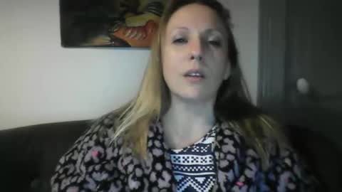 Snapshot of alice8363 chatting on 12-27-24, 06:31 Alice online show from 12-27-24, 06:31