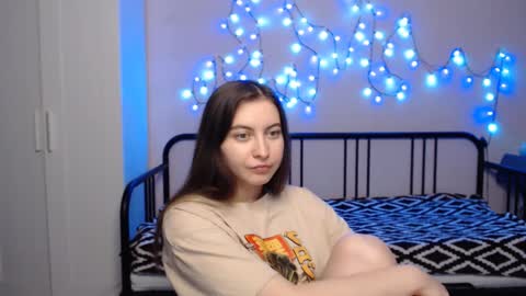 Snapshot of alice_________________________ chatting on 12-16-24, 01:21 Alice online show from 12-16-24, 01:21