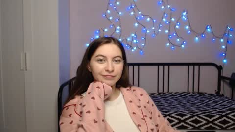 Snapshot of alice_________________________ chatting on 12-20-24, 06:02 Alice online show from 12-20-24, 06:02