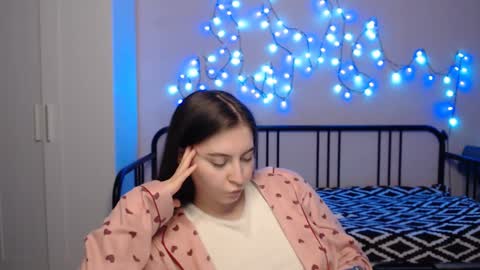 Snapshot of alice_________________________ chatting on 12-20-24, 11:05 Alice online show from 12-20-24, 11:05