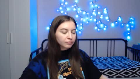 Snapshot of alice_________________________ chatting on 01-08-25, 09:23 Alice online show from 01-08-25, 09:23