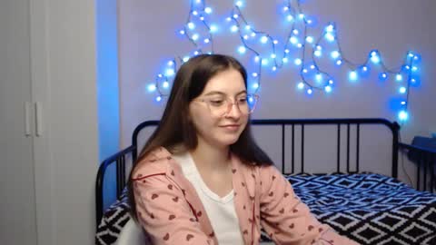 Snapshot of alice_________________________ chatting on 01-10-25, 05:56 Alice online show from 01-10-25, 05:56