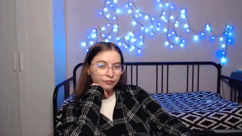 Snapshot of alice_________________________ chatting on 01-16-25, 12:23 Alice online show from 01-16-25, 12:23