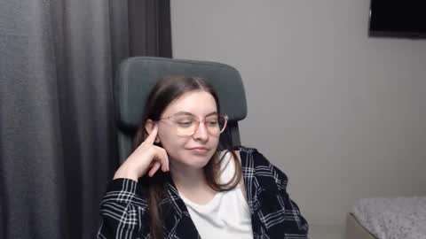 Snapshot of alice_________________________ chatting on 02-15-25, 10:21 Alice online show from 02-15-25, 10:21