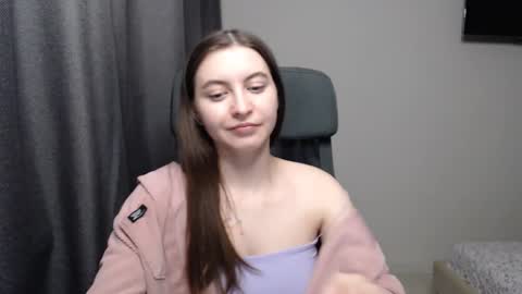 Snapshot of alice_________________________ chatting on 02-19-25, 01:18 Alice online show from 02-19-25, 01:18