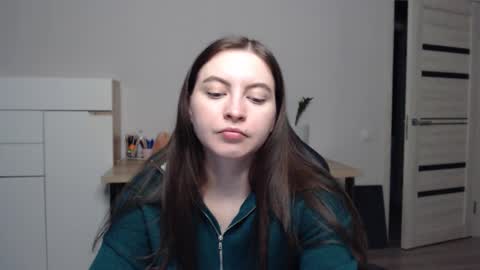 Snapshot of alice_________________________ chatting on 02-26-25, 08:33 Alice online show from 02-26-25, 08:33