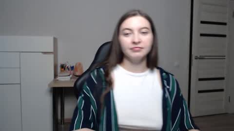 Snapshot of alice_________________________ chatting on 03-09-25, 04:33 Alice online show from 03-09-25, 04:33