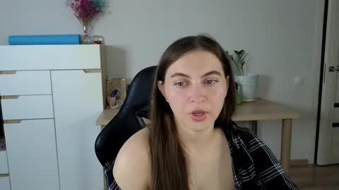 Snapshot of alice_________________________ chatting on 09-10-25, 10:04 Alice online show from 09-10-25, 10:04