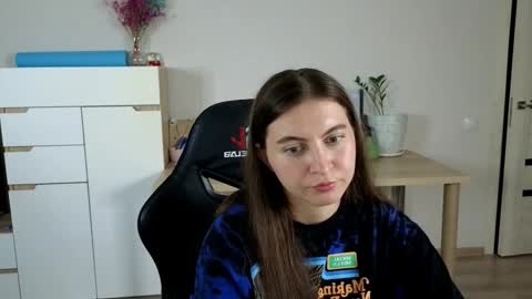 Snapshot of alice_________________________ chatting on 09-13-25, 04:29 Alice online show from 09-13-25, 04:29