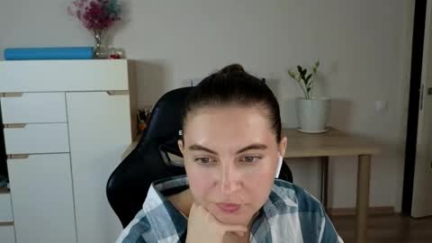 Snapshot of alice_________________________ chatting on 10-10-25, 07:24 Alice online show from 10-10-25, 07:24