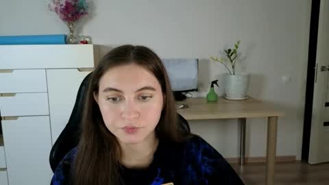 Snapshot of alice_________________________ chatting on 10-19-25, 05:24 Alice online show from 10-19-25, 05:24