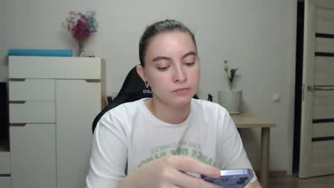 Snapshot of alice_________________________ chatting on 11-02-25, 08:00 Alice online show from 11-02-25, 08:00