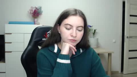 Snapshot of alice_________________________ chatting on 11-14-25, 09:46 Alice online show from 11-14-25, 09:46