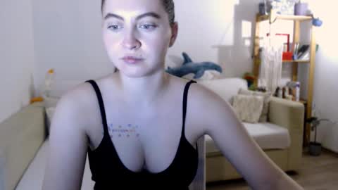 Snapshot of alice_________________________ chatting on 11-15-25, 08:16 Alice online show from 11-15-25, 08:16