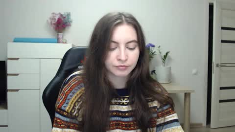 Snapshot of alice_________________________ chatting on 11-16-25, 08:25 Alice online show from 11-16-25, 08:25