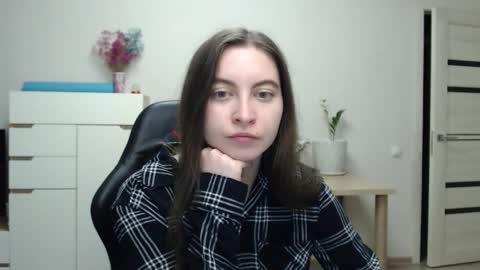 Snapshot of alice_________________________ chatting on 11-27-25, 10:34 Alice online show from 11-27-25, 10:34