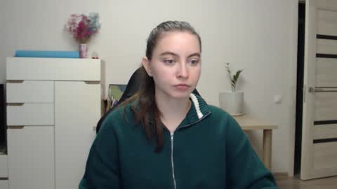 Snapshot of alice_________________________ chatting on 11-28-25, 02:42 Alice online show from 11-28-25, 02:42