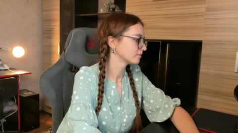 Snapshot of alice_alarcon chatting on 10-17-25, 08:50 Hey Im Alice online show from 10-17-25, 08:50