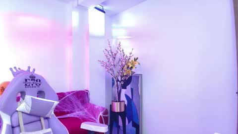 Snapshot of alice_candace chatting on 11-01-25, 08:11 Alice online show from 11-01-25, 08:11