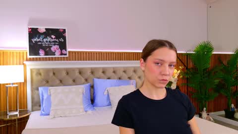 Snapshot of alice_charmy chatting on 02-23-25, 05:12 Alice in Wonderland online show from 02-23-25, 05:12