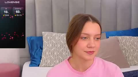 Snapshot of alice_charmy chatting on 02-28-25, 12:09 Alice in Wonderland online show from 02-28-25, 12:09