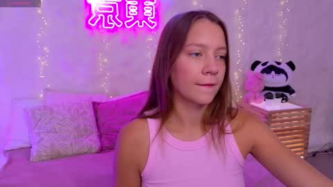 Snapshot of alice_charmy chatting on 09-17-25, 05:31 Alice in Wonderland online show from 09-17-25, 05:31