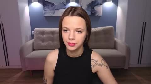 Snapshot of alice_delaney chatting on 11-08-25, 08:40 Alice online show from 11-08-25, 08:40