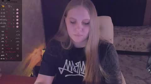 Snapshot of alice_dreamgirl_ chatting on 01-04-25, 04:54 Alice 3 online show from 01-04-25, 04:54