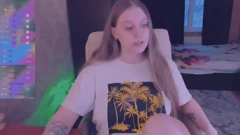 Snapshot of alice_dreamgirl_ chatting on 01-08-25, 01:20 Alice 3 online show from 01-08-25, 01:20